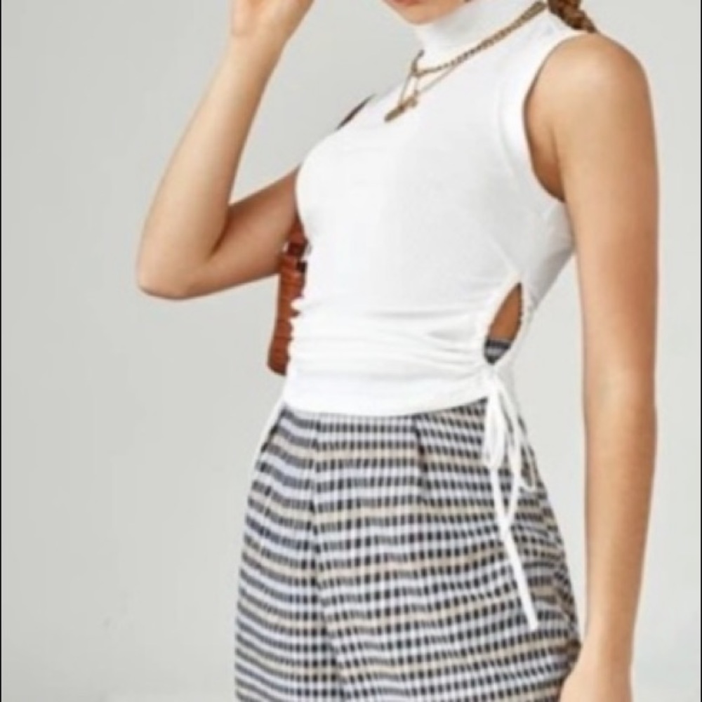 49. Cut Out Side Drawstring Tank Top - Picture 4 of 12
